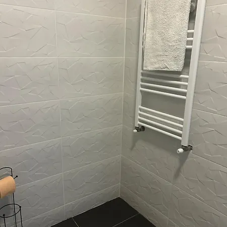 Art One Бухарест